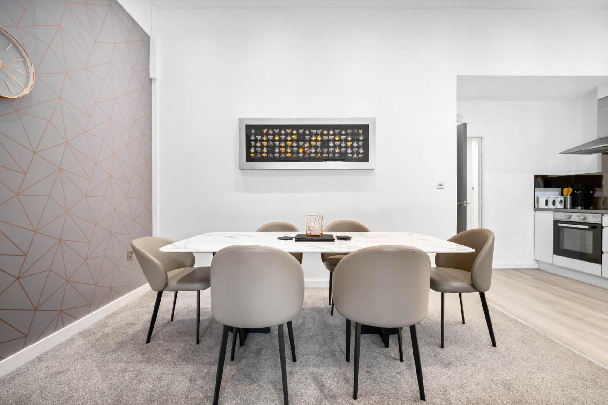 Luxury - Secure Parking - Gated Development - Near Jq & Centre - Rated - Flower - 12sh Birmingam