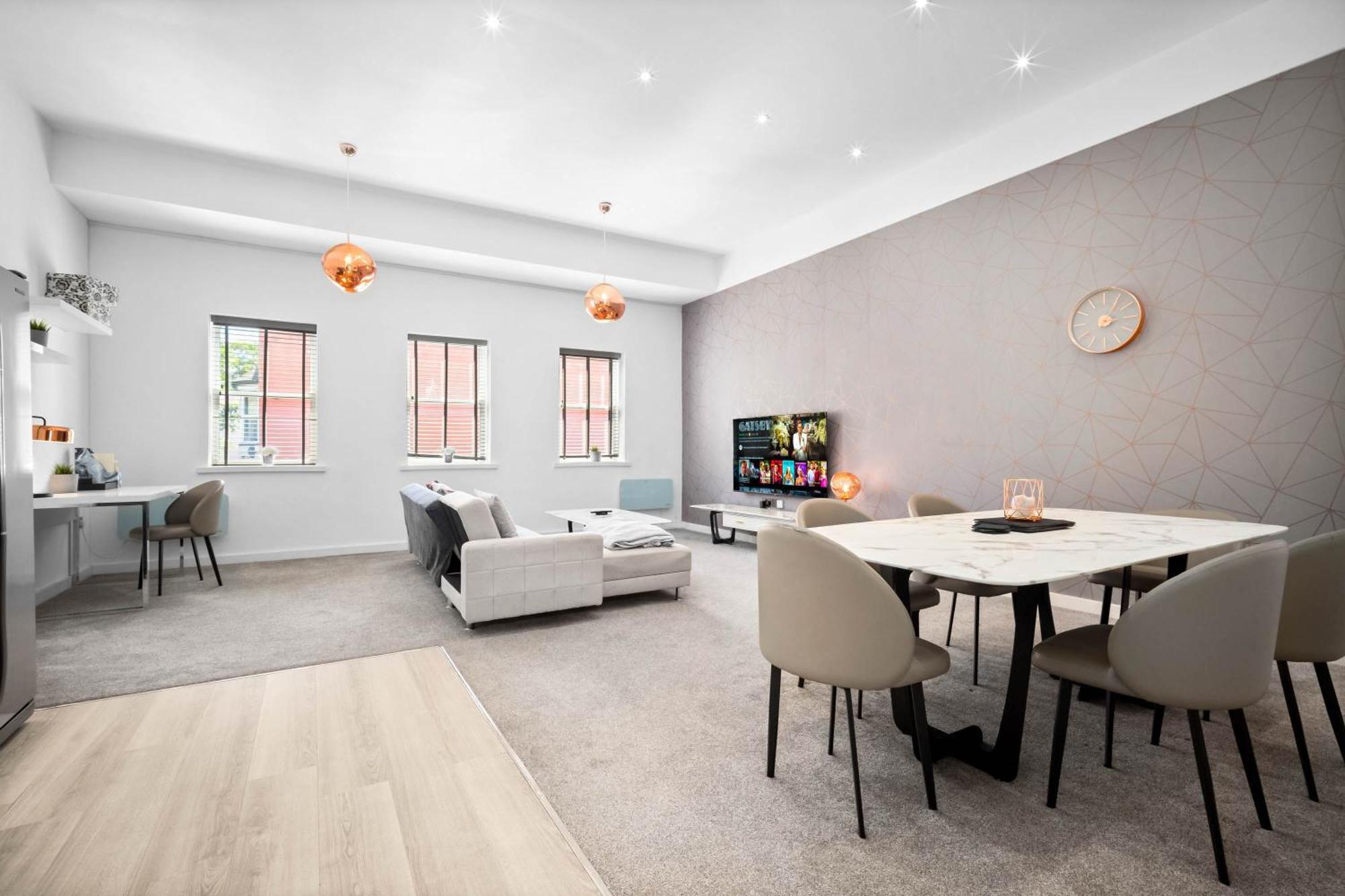 Luxury - Secure Parking - Gated Development - Near Jq & Centre - Rated - Flower - 12sh * Birmingam